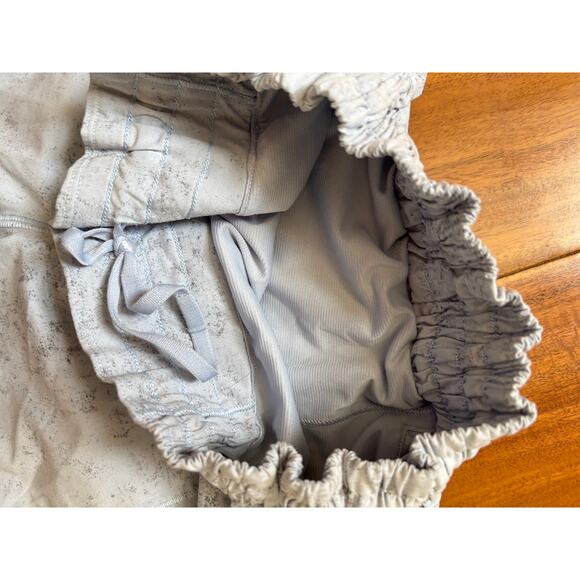 Lululemon Speed Up Shorts - Size 6 - Light Silver Speckle Print - Built-in Liner - Picture 4 of 5